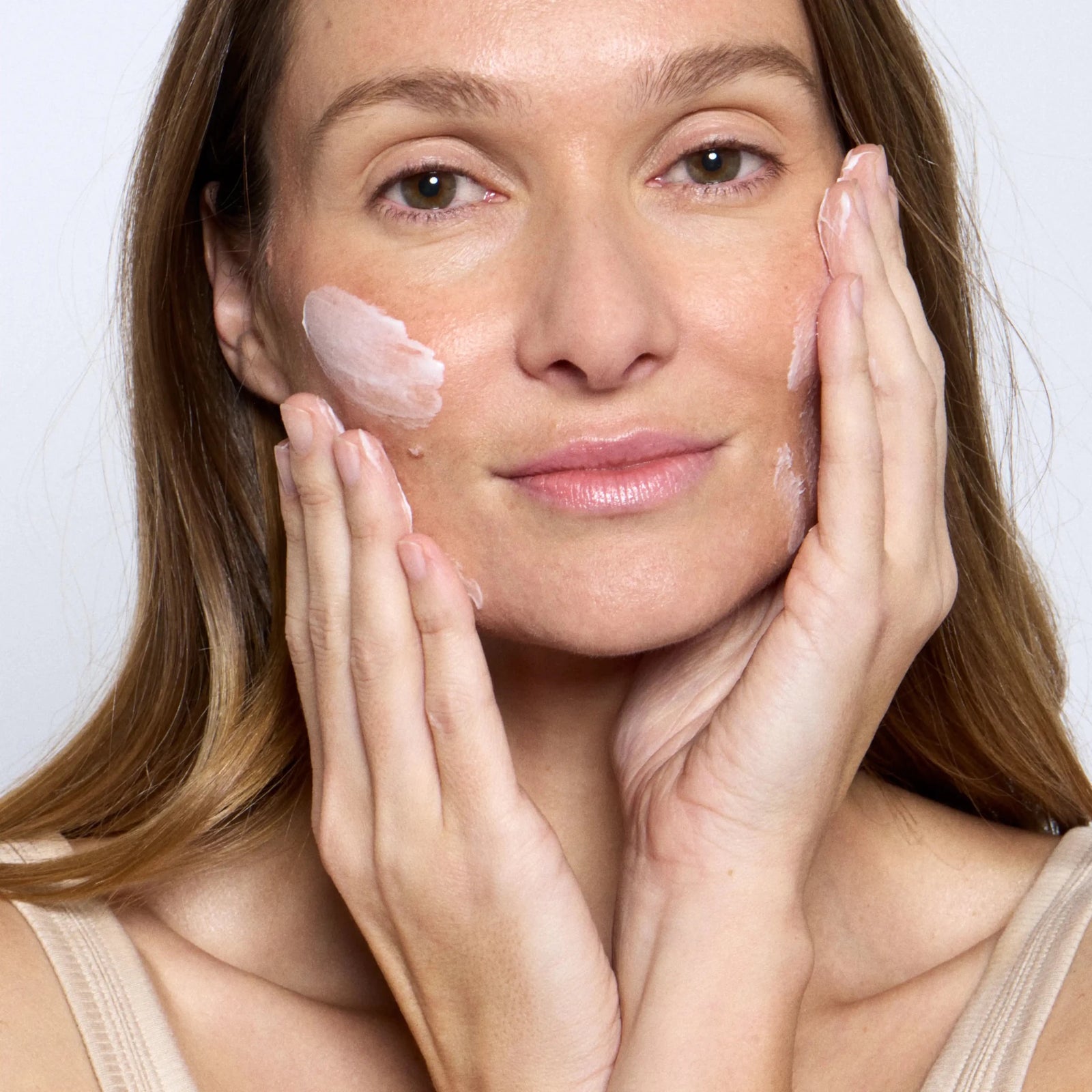 Routine anti-âge en salle de bain